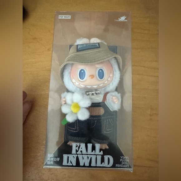💛Authentic Pop Mart, The Monsters Fall In Wild Vinyl Plush Pendant Labubu - Picture 4 of 7